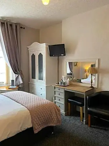 The Clovelly Hotel
