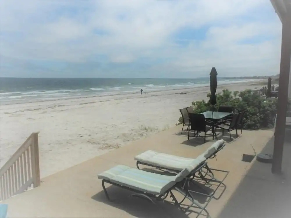 Sea Breeze - W007 Wonderful Beachfront Property For The Whole Family 2 Bedroom Home by RedAwning