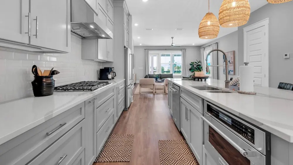 Rooftop Observation Deck; Luxury 4-bedroom Home for 10; Perfect Location