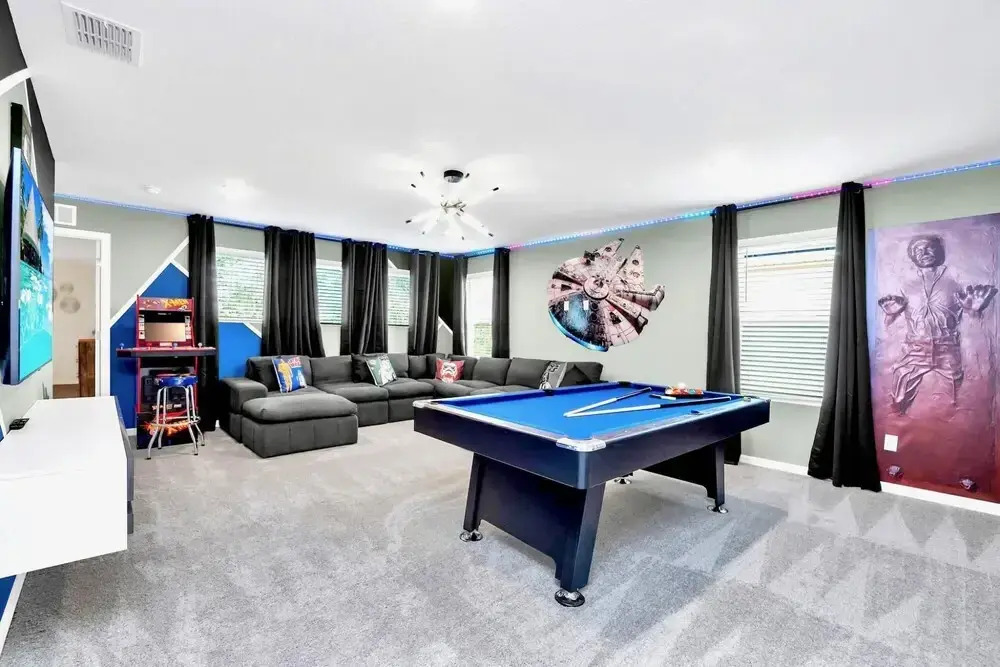 Vibrant 7BR Home With Pool Hot Tub and Games Room