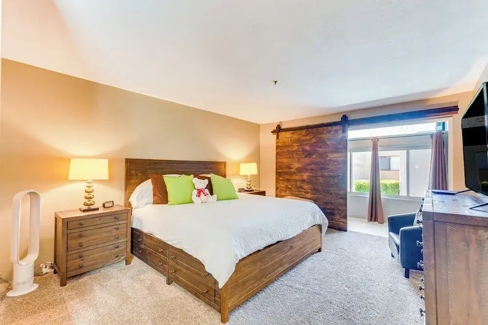 Community Pool Access: Chic Palm Springs Condo