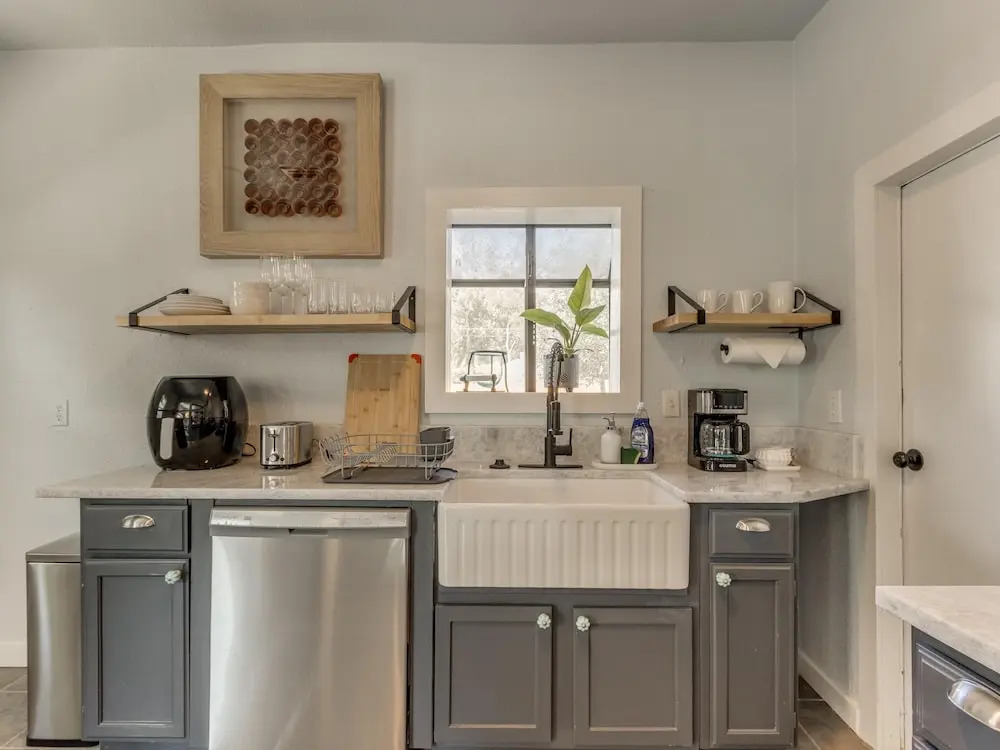 2BR Stylish Retreat in Midtown