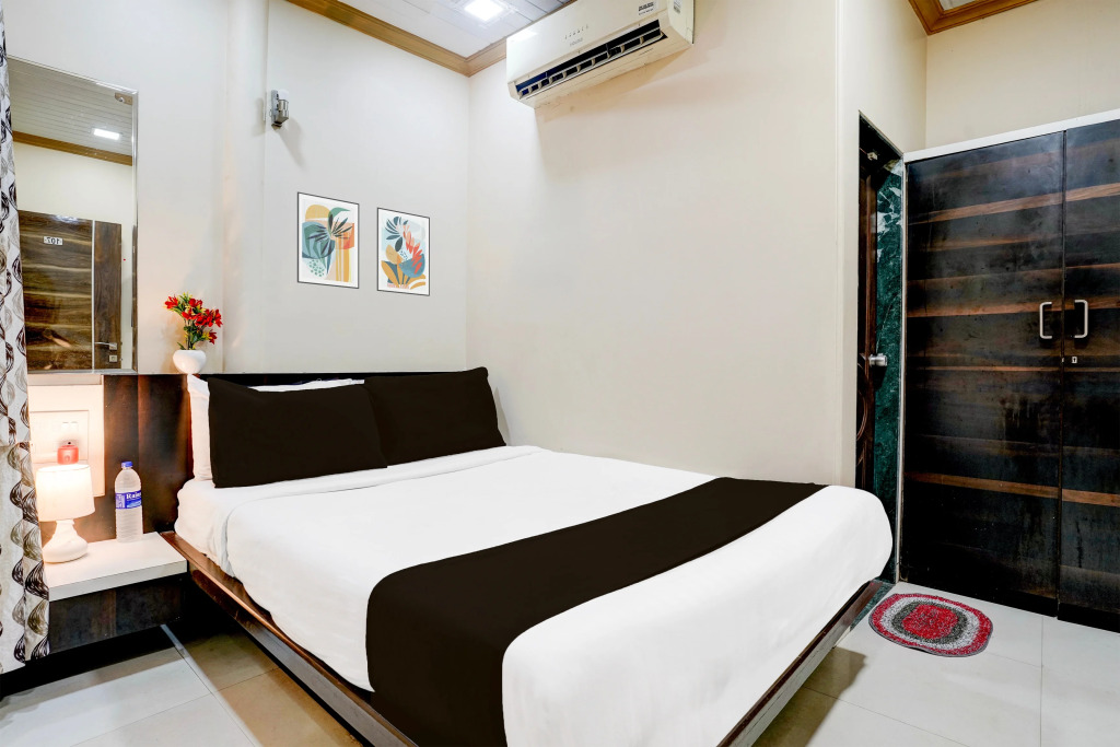 OYO 5352 Hotel Airport Metro