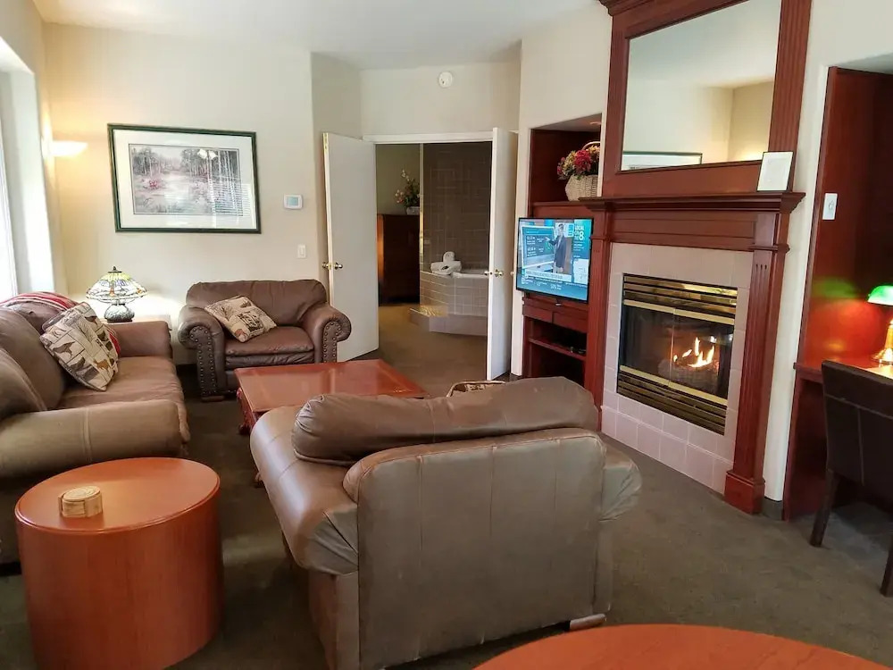 Redwood Hyperion Suites