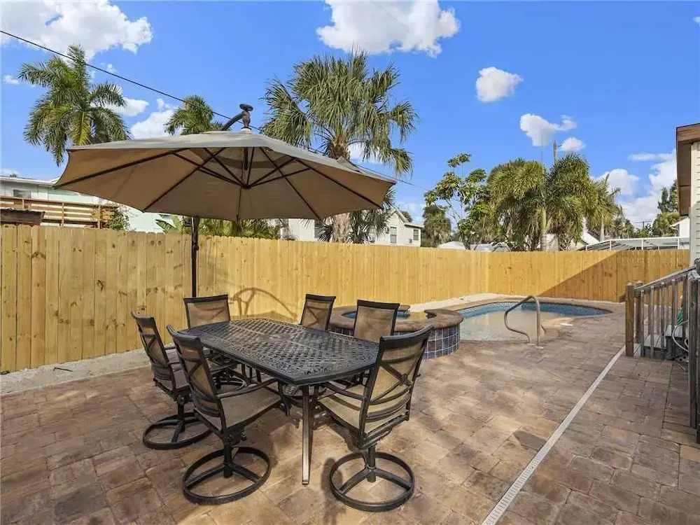 Mangrove Breeze, 3 Bedroom, Fenced Yard, Pets, Walk to Beach, Sleeps 10