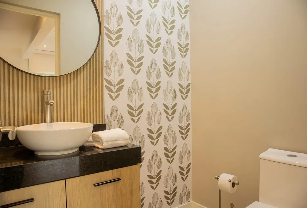 w Inviting 3BR w Balcony in Hip Miraflores