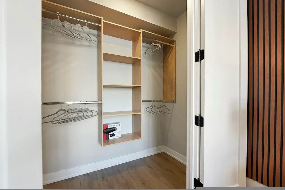 Welcoming Month Long Stays 2BD 2BA With Parking
