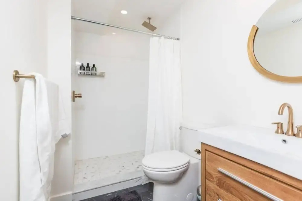 1 Bedroom Trendy Condo in Trinity Bellwoods