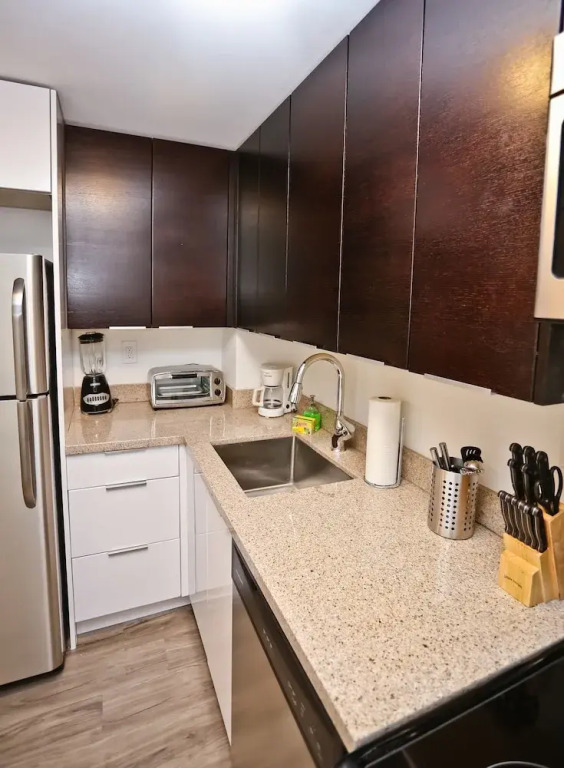 Coconut Grove Apartments by NUOVO