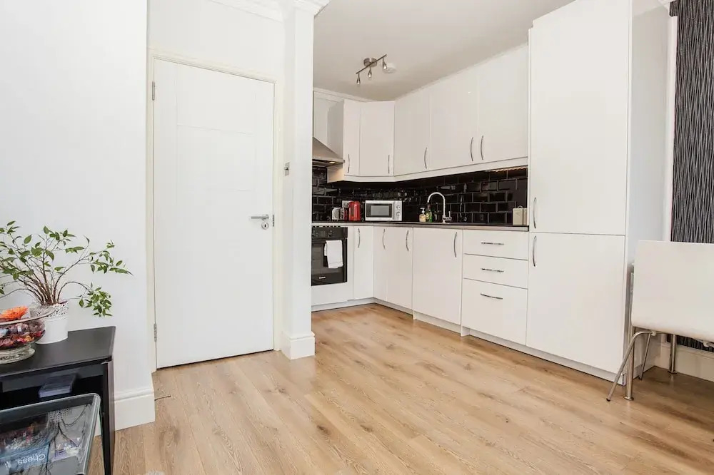 Modern 2 Bedroom Apartment On The Doorstep Of Queens Park