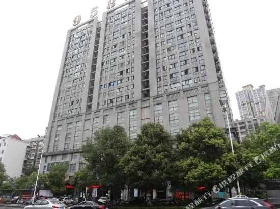 9581 Business Hotel