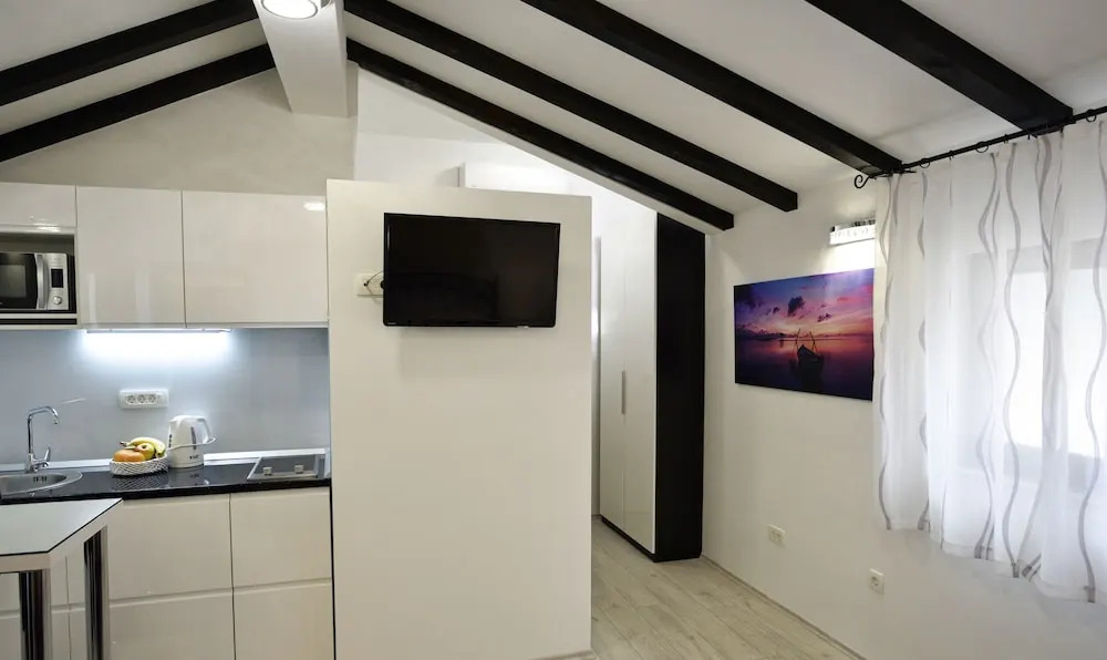 Kuzma Rooms 2