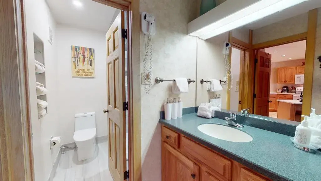 Laurelwood Condominiums Studio Premier Unit 303