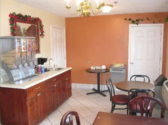 Coach Inn - Summerville
