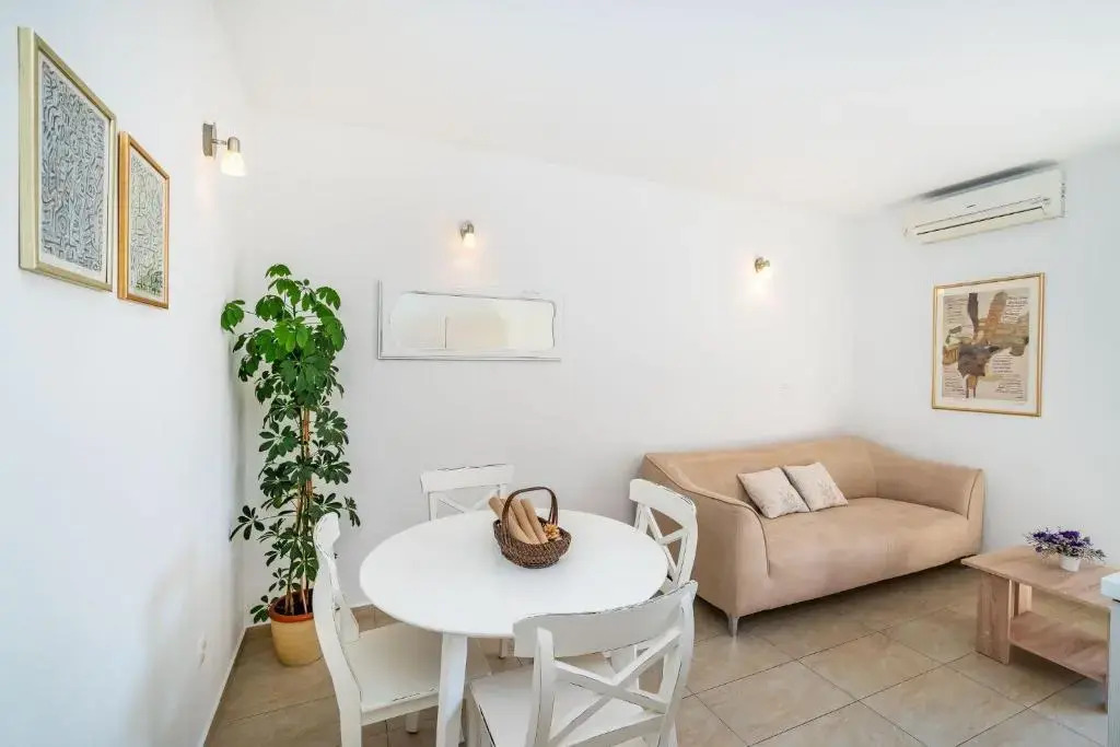 Near old town apartment with free parking and air condition in each room