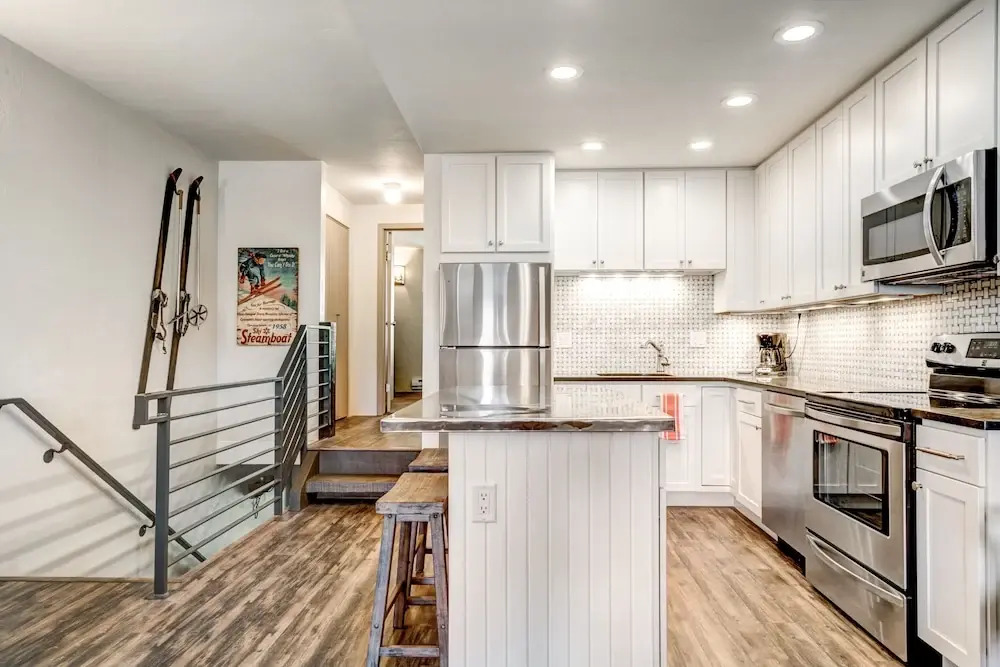 Stunning Condo Across from the Slopes by RedAwning