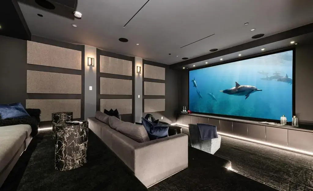 Sophisticated Modern Retreat in Bel Air