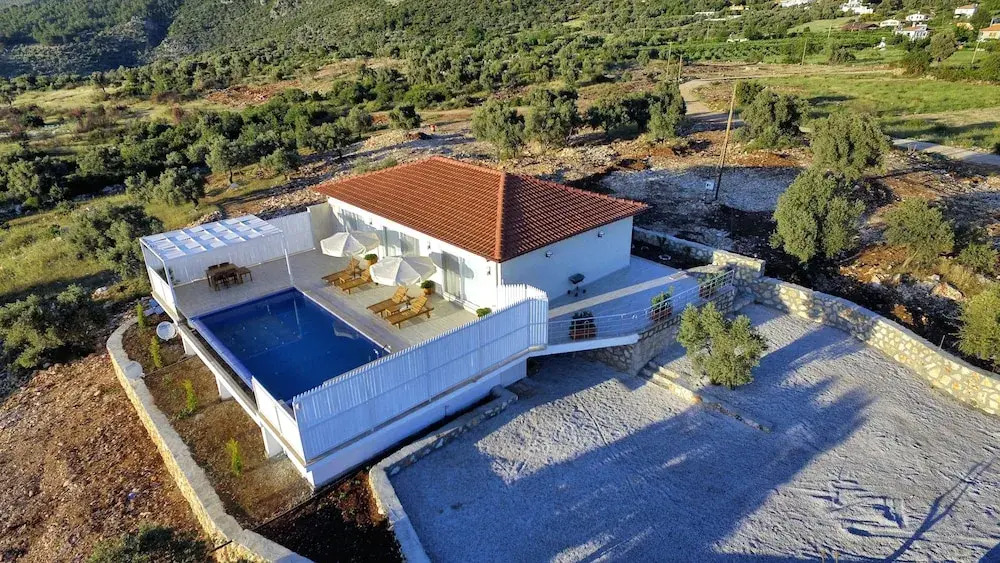 KAL2200 Villa Zeytin Uzumlu 2 Bedrooms