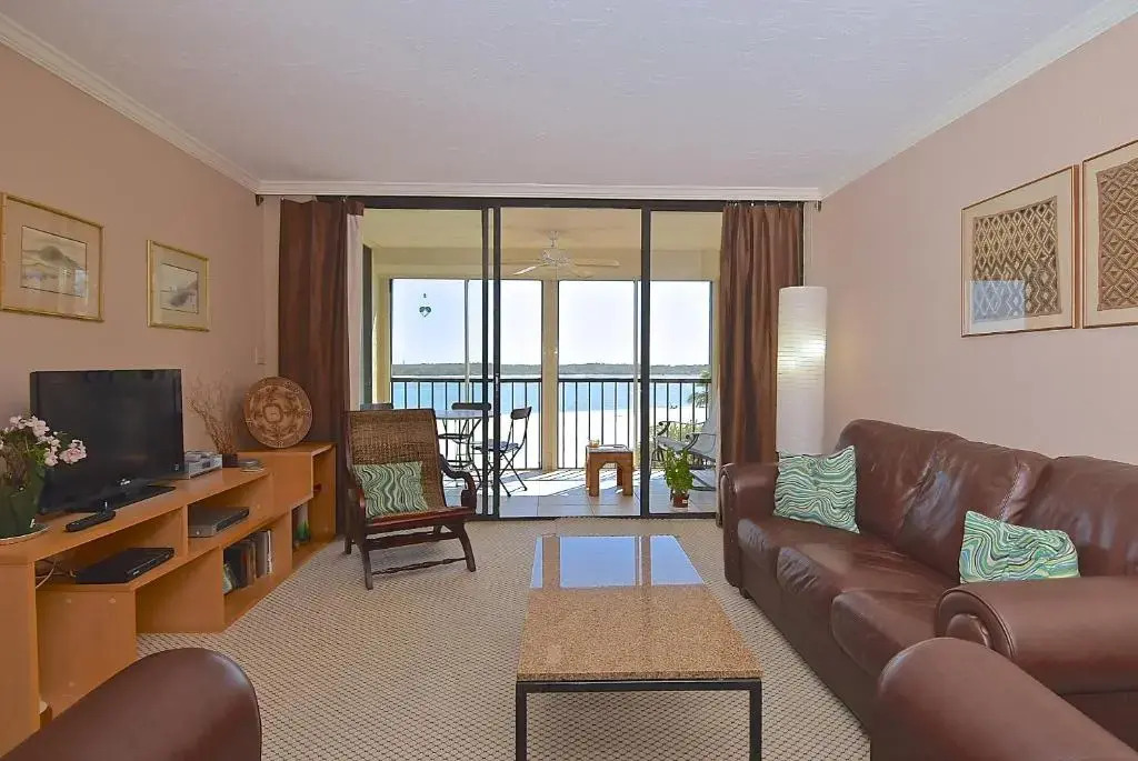 Islands End 302, 2 Bedrooms, Sleeps 6, Heated Pool, Beach Front, Elevator