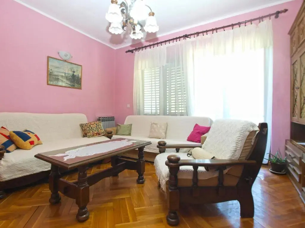 Apartment 1618