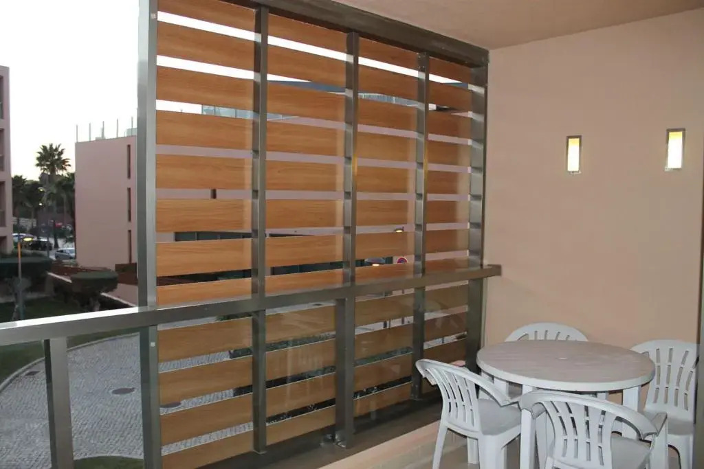 Herdade dos Salgados 2 Bedrooms T2-12A-1D is located next to the entrance of Vila das Lagoas Albu