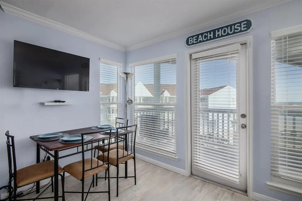 Seascape 1314 1 Bedroom Condo by RedAwning