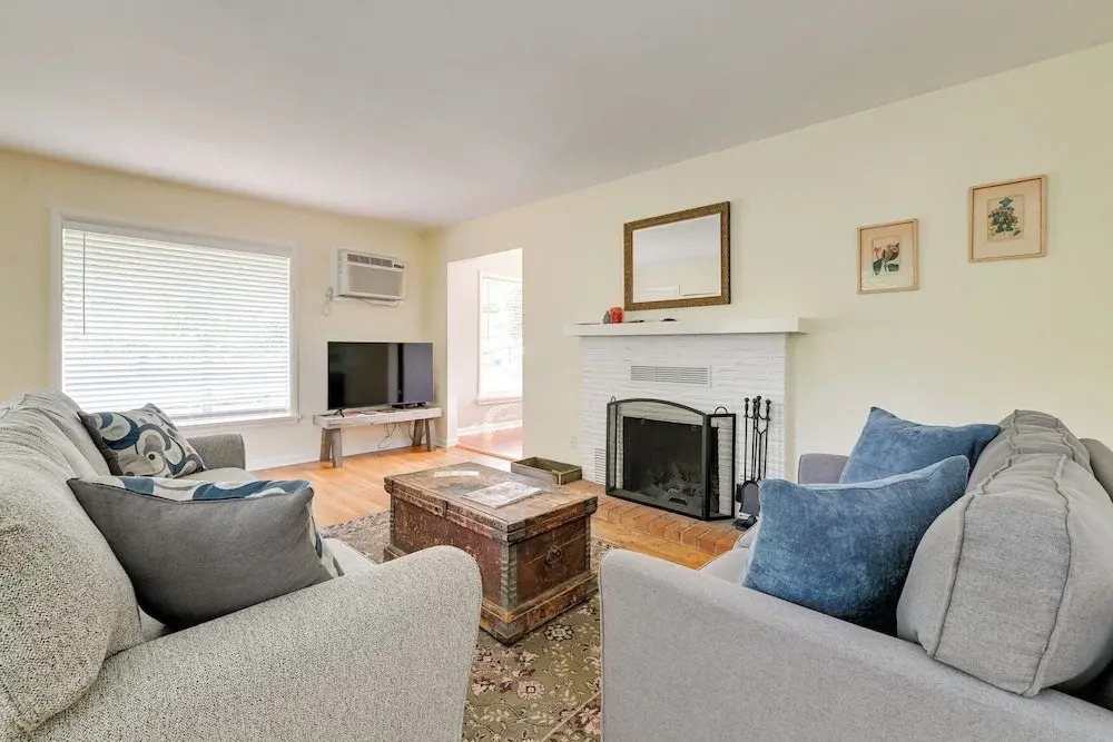 Grants Pass Getaway w/ Expansive Deck!