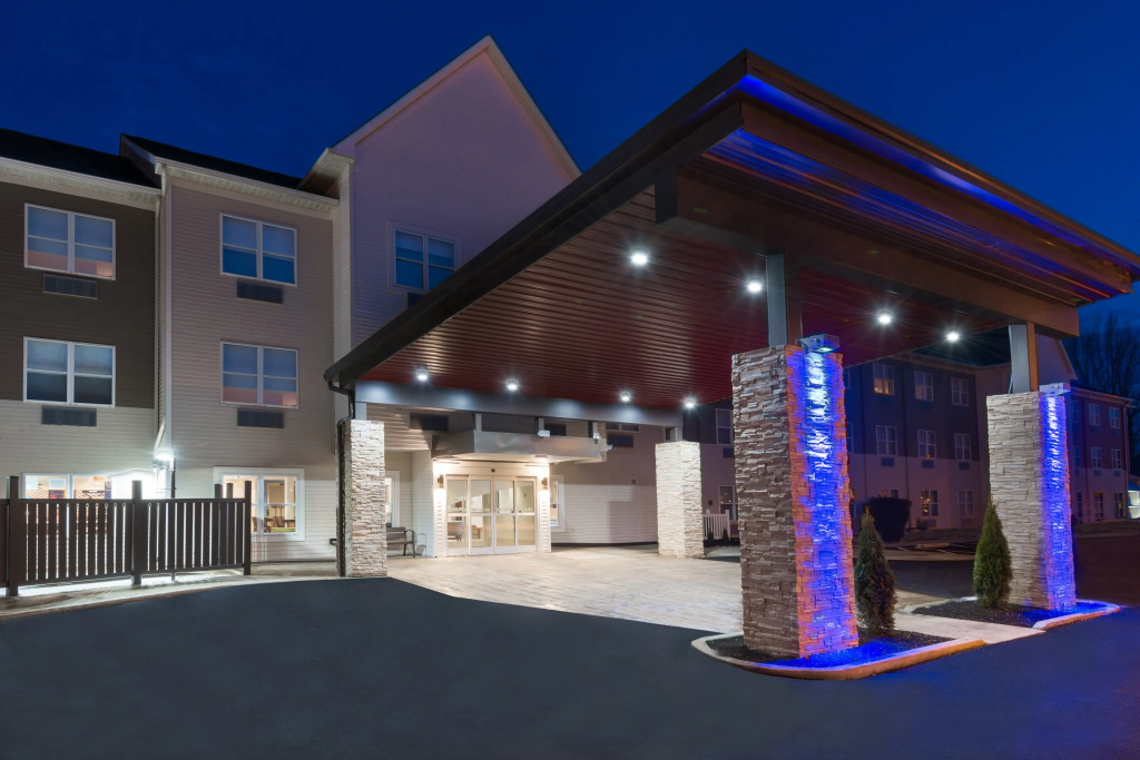 Holiday Inn Express & Suites - Columbus Airport East by IHG