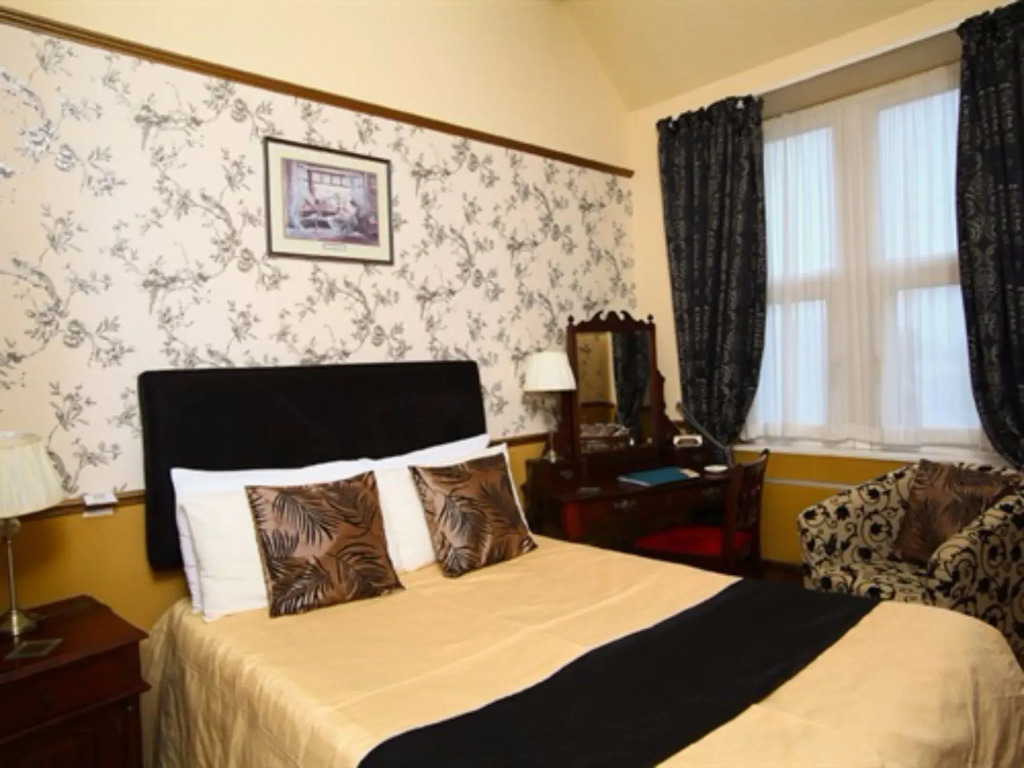 Meare Manor