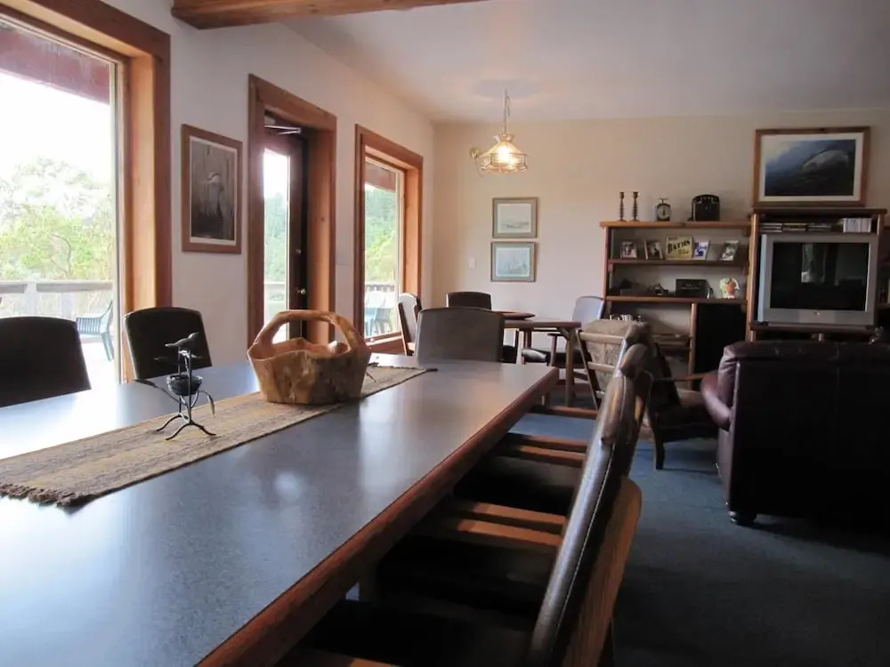 Arbutus Cove Guesthouse