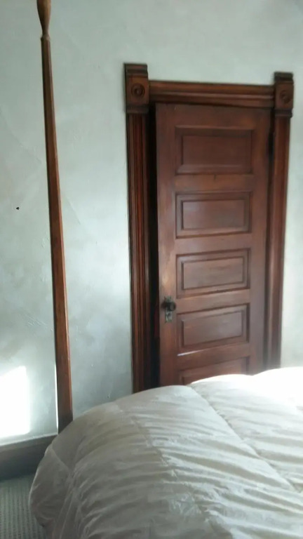 Off Broadway B & B