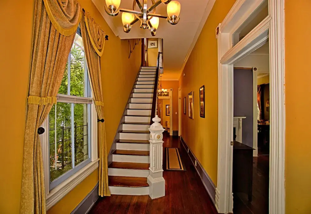 3 bedroom Victorian Stunner on Forsyth Park