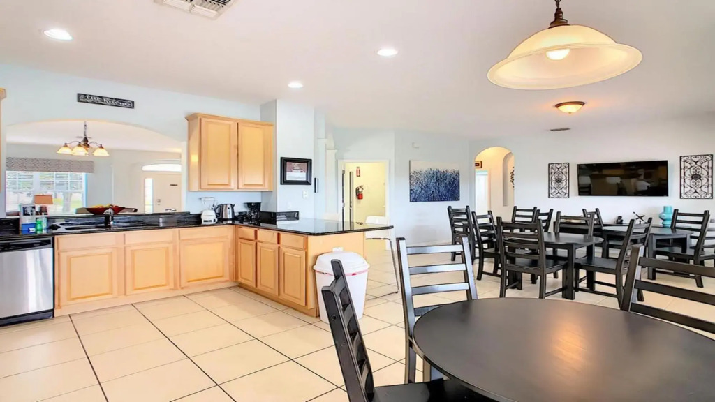 Sunset Getaway Highland View Private Pool SPA and Movie Room