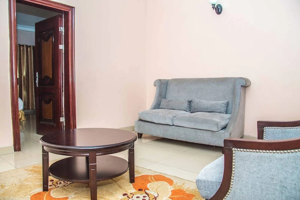 Royal Crest Hotel & Suites
