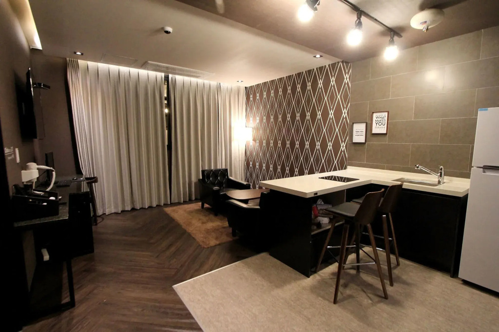 Beomil Brown Dot Hotel