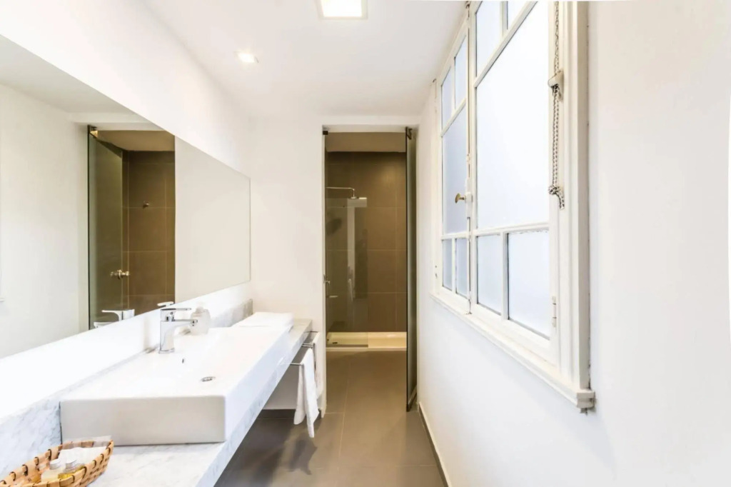 Sacha Mistol Art Hotel