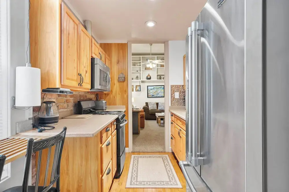 Walk to Water St & River: Quaint Saugatuck Apt