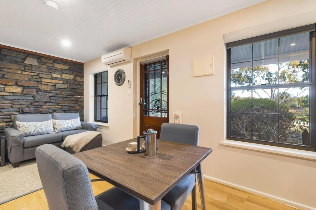 Stonewell Cottages and Vineyards