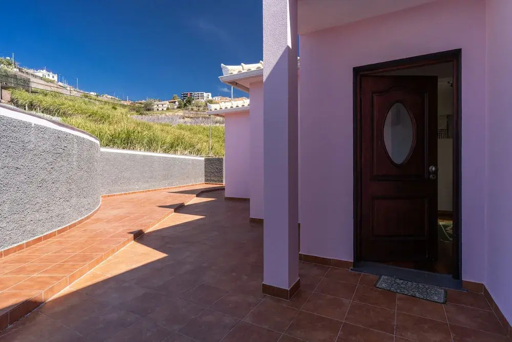 Canhas Views