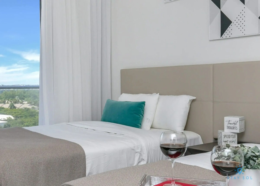 Corner Balcony -Enjoy 360   Views  Near Beach  Pool, Hollywood