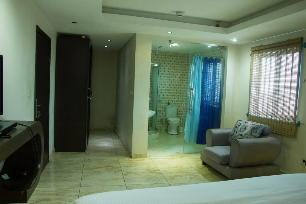 Bluenest Hotel