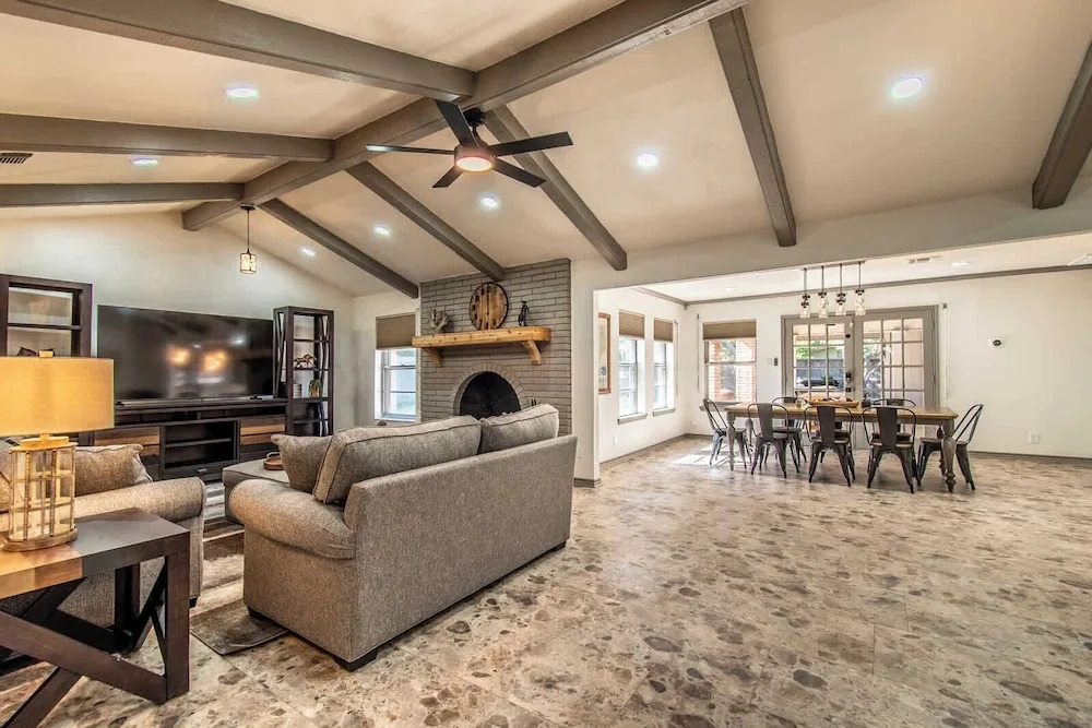 Ocean Dr Sleeps 19 With Hot Tub & Game Room