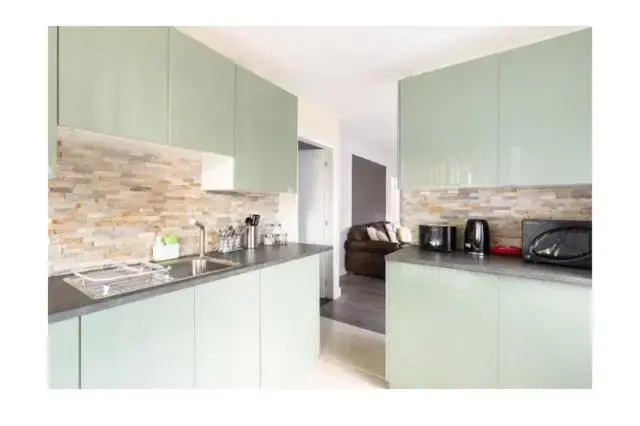 treetops flat3 Hall Green B28