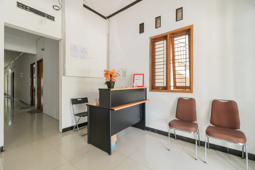 RedDoorz near Terminal Bubulak Bogor