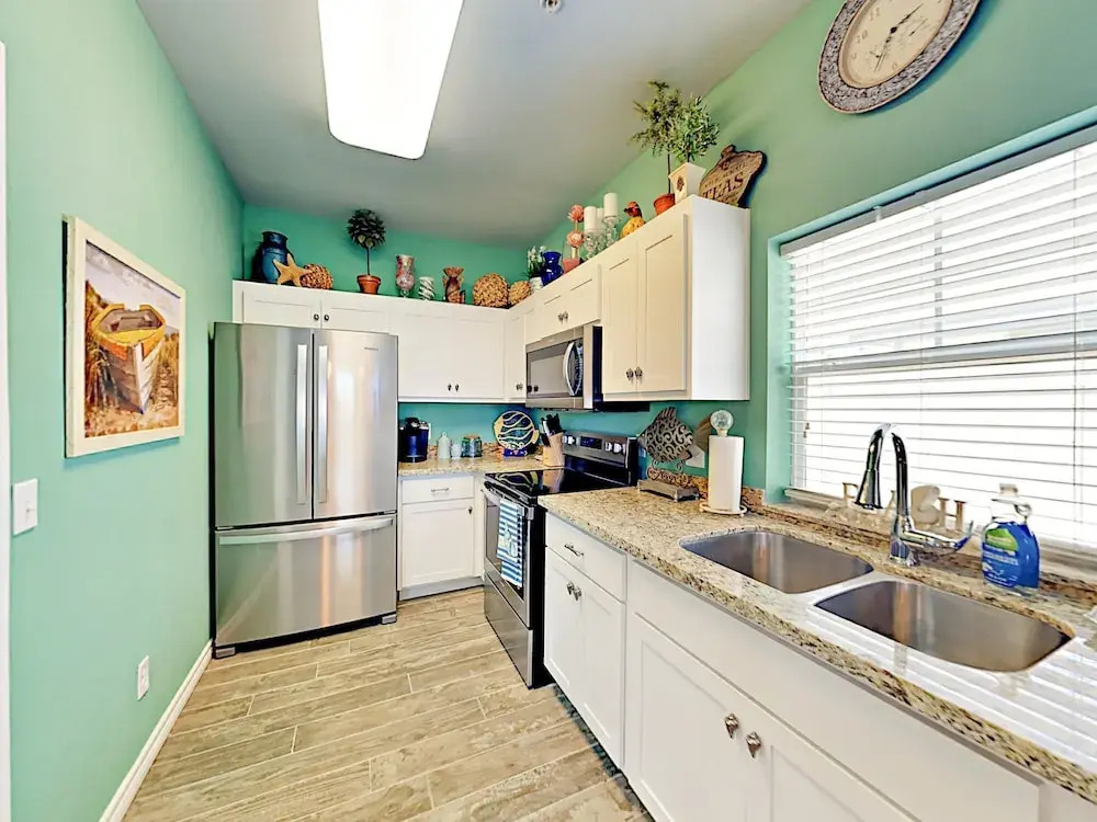 3BR Townhome with Tower Views by RedAwning