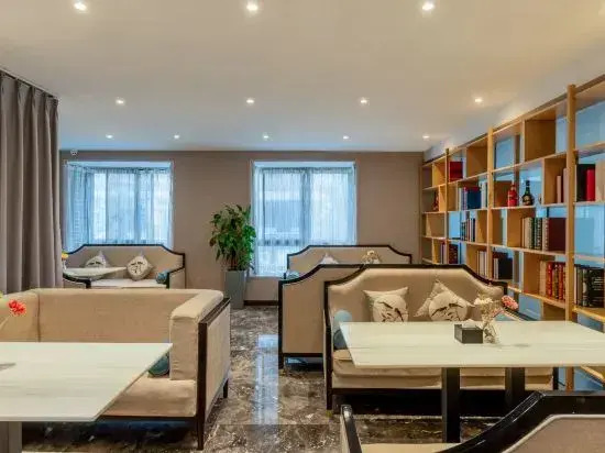 Rezen Select Hotel (Kaili City  Center Wanda Plaza)