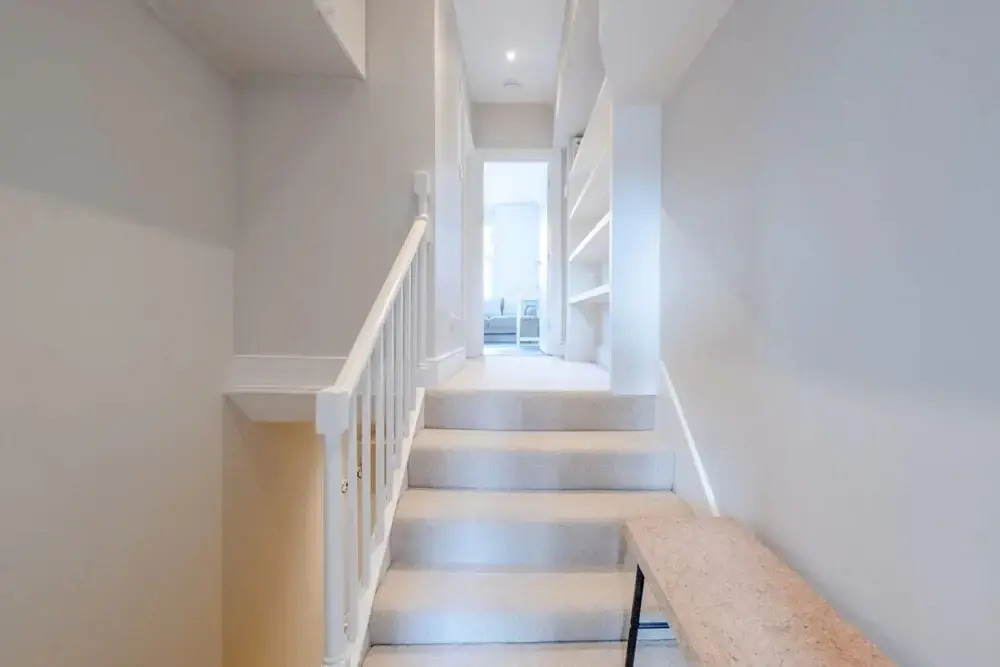 Airy 2 Bedroom Apartment Next to Clapham Common