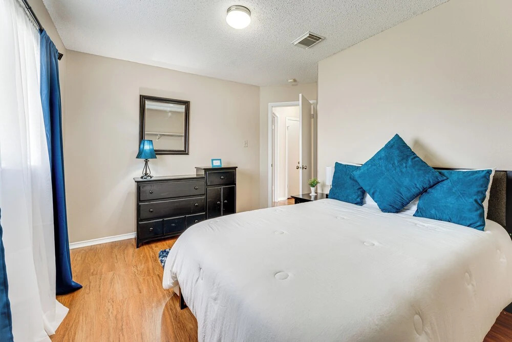 Bright San Antonio Home  13 Mi to Downtown!