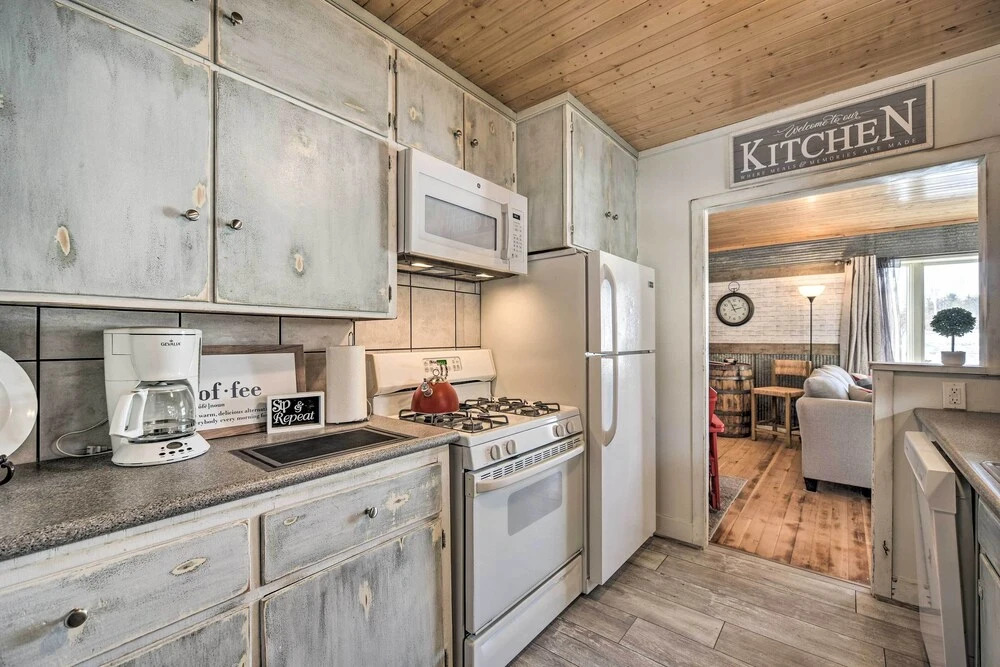 Family Home - Walk to Town & Balsam Lake