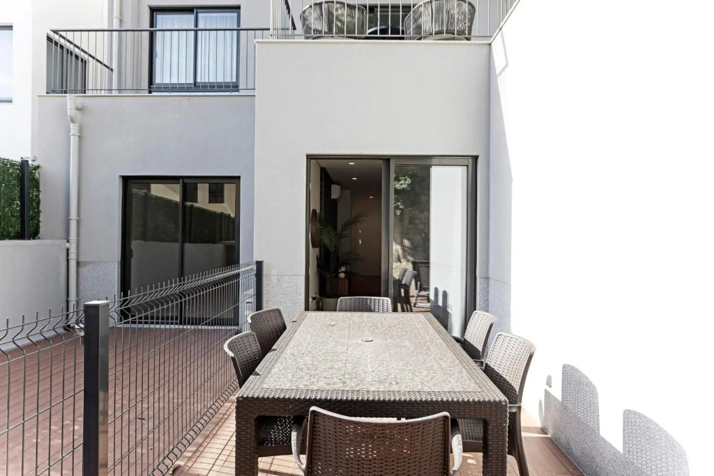 Paraíso -1B w/ AC & Patio by LovelyStay